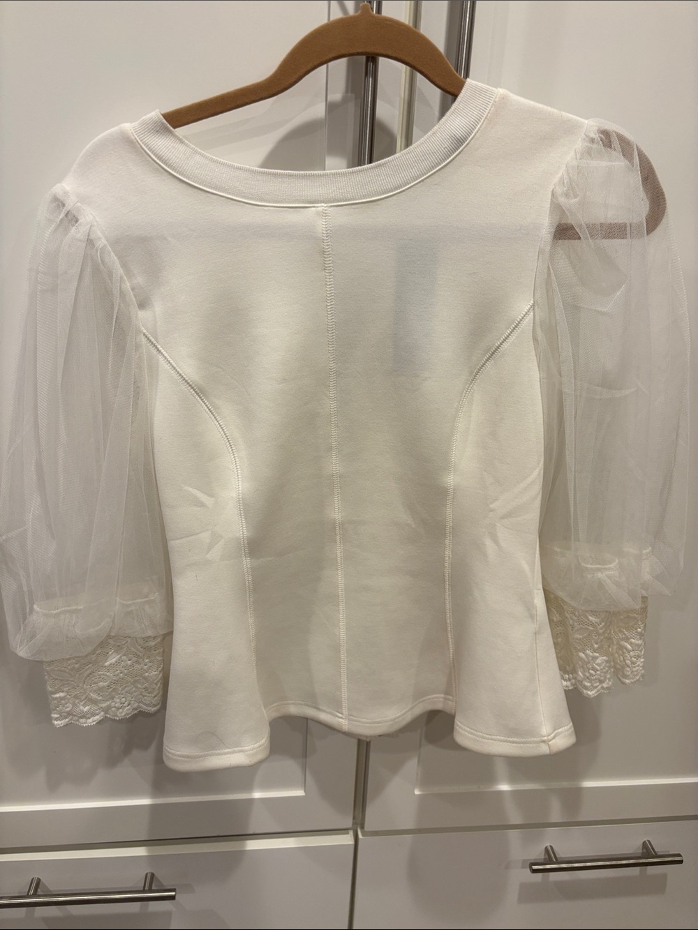 Gracia White Puff Sleeve Lace Cuff Top